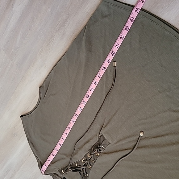 Gently used WHBM blouse size S - Picture 5 of 5